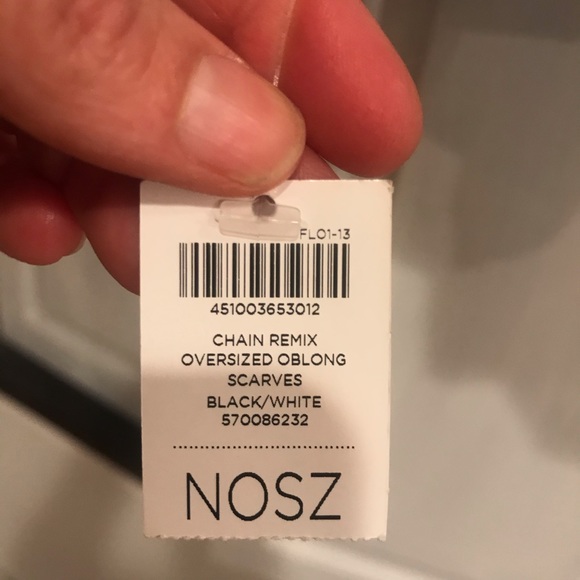 Chico’s NWT Black And White Scarf - Picture 4 of 4